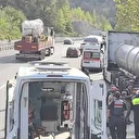 Otomobil, park halindeki asit yüklü tankere çarptı: 1’i bebek 5 yaralı