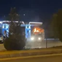 Faciaya davetiye: Kasasında alevler yükselen kamyonet akaryakıt istasyonuna girdi