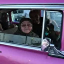 Konya Büyükşehir’den huzurevindeki vatandaşlara klasik araçlar ve açık hava sinemasıyla nostaljik sürpriz