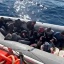 İzmir'de düzensiz göçmen operasyonu: 82 kişi yakalandı, 10 kişi kurtarıldı