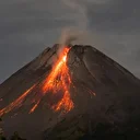 Endonezya'daki Semeru Yanardağı'nda 2 patlama meydana geldi