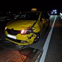 Ticari taksiyle elektrikli motosiklet çarpıştı: Yaralılar var