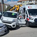 Üç aracın karıştığı kavşak kazasında iki kişi yaralandı