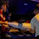 Bursa’da ölü yunus kıyıya vurdu: Vatandaşlar denizden çıkardı