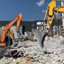 Kahramanmaraş’ta ağır hasarlı binaların yıkımı sürüyor