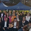 Özgür Çelik'ten CHP İstanbul İl Başkanlığı önünde 'sazlı ve türkülü' mahkeme kararı tepkisi