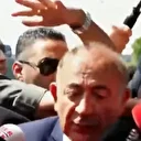 CHP’liler Gürsel Tekin’e şişe fırlattı