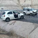 Araçların kafa kafaya çarpıştığı kazada dört yaralı