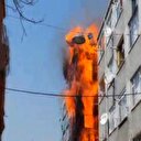 Alev alev yanan tarihi bina çöktü