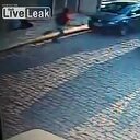 Makinalı tüfekle taradılar kalkıp yürüdü!