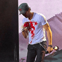 Enrique Iglesias konser sırasında yaralandı
