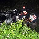 Bariyerlere çarpan otomobil su kanalına uçtu: 4 ölü