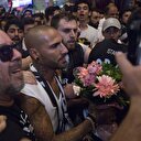 Taraftarlardan coşkulu karşılama