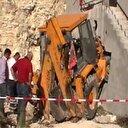 Freni boşalan kepçe eve girdi