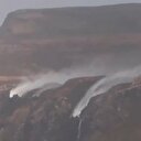 Ters akan şelale ilginç görüntü oluşturdu