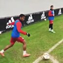Douglas Costa'dan inanılmaz rabona golü