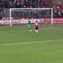 Böyle kaleci düşman başına