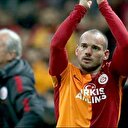 Sneijder Denizli'yi taraftarın önüne attı
