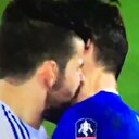 Yıldız futbolcu rakibinin boynunu ısırdı!