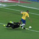 Muslera yılın çalımını yedi!