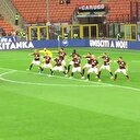 Milanlı futbolcular rakip takımı böyle karşıladı