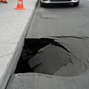 İstanbul'da yol çöktü