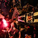Beşiktaş taraftarı şampiyonluk kutlamalarına başladı