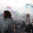 Paris polisi göstericileri gaza boğdu