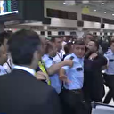 Galatasaraylı taraftarlar Fenerbahçeli yöneticilerle tartıştı