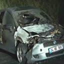 Park halinde olan 2 otomobil kundaklandı