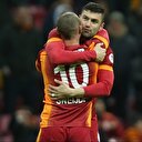 Burak Yılmaz'dan Sneijder'e destek