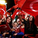 Meydanlarda demokrasi nöbeti devam ediyor