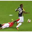 Kjaer'den asist Emenike'den gol