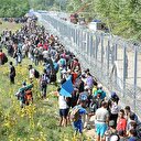 Macaristan sınırına çifte çit örüyor