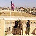 O bayrakları Coniler asmış