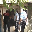 Kendisini yakalamak isteyen polisi bıçakla yaraladı