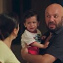 Küfürlü sahnelerde bebeğin yer alması tepki çekti