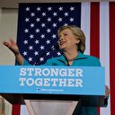 Clinton e-posta soruşturmasını eleştirdi FBI savundu