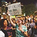 Maskeli anarşistler sahnede