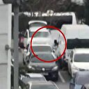 Bayrampaşa'da bir alışveriş merkezinin yakınında şüpheli araç paniği