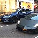 Lamborghini'yi rezil eden Tesla