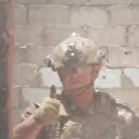 ببزته العسكرية وبالرصاص الحيّ.. شاهد الملك عبد الله كأنه بحرب حقيقية