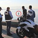 Kocaeli'de ilginç anlar: Polisi görünce denize kaçtı