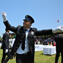 Memura kıyafet yardımı