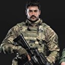 Burak Özçivit'ten 'asker fotoğraflı' mesaj