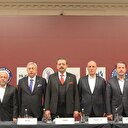 Zeytin Dalı için omuz omuza