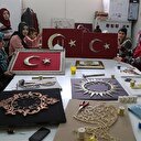 'Tel ve çivi aşkı' Türk bayrağına dönüşüyor