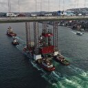 Dev petrol platformu boğazdan geçti