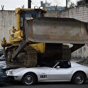 15 lüks otomobili dozerle ezdirdi