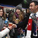 'Doğu Ekspresi' yolcularına sıcak çorba ve helva ikram edildi